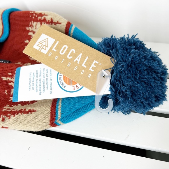 NWT California Bear POM POM Beanie Hat Winter Holiday Gift Present 🎁 Adult 1 sz - Picture 2 of 3